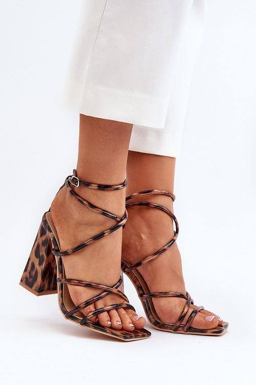 Heel sandals Step in style